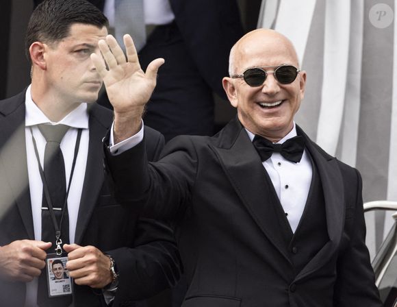 Organisé sur plusieurs jours à Venise, l’événement a rassemblé quelque 200 invités triés sur le volet...


Jeff Bezos quitte l'hôtel Aman pour assister à la cérémonie de mariage sur l'île de San Giorgio avant le mariage de Jeff Bezos et Lauren Sanchez le 27 juin 2025 à Venise, Italie. Photo parMarco Piovanotto/ABACAPRESS.COM