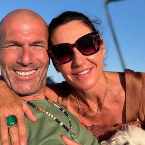 Le couple a profité de cette sortie en bateau pour se détendre, comme en témoigne leur sourire sur le second cliché.

Zinedine Zidane, Instagram