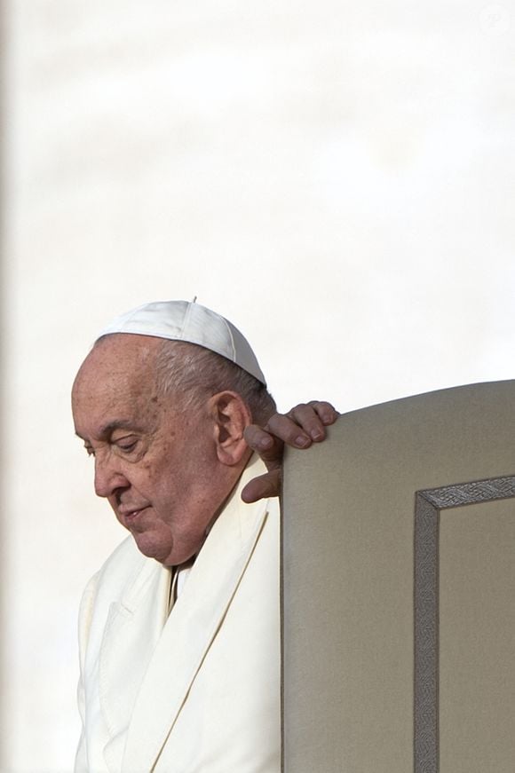 Le pape François lors de l'audience générale hebdomadaire sur la place Saint-Pierre au Vatican, le 13 novembre 2024. Photo by Alessia Giuliani/Catholic Press Photo/IPA/ABACAPRESS.COM