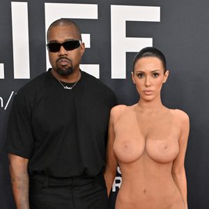 Kanye West et Bianca Censori ont fait polémique sur le tapis rouge des Grammy Awards...

Kanye West et Bianca Censori arrivent à la 67e cérémonie annuelle des Grammy Awards qui se tient au Crypto.com Arena à Los Angeles, Ca. Photo par Lisa OConnor/AFF/ABACAPRESS.COM