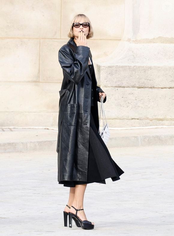 Angèle - Arrivées au défilé de mode féminine Chanel printemps-été 2025 lors de la Fashion Week de Paris (PFW), au Grand Palais, à Paris, France, le 1er octobre 2024. © Aubert-Clovis/Bestimage