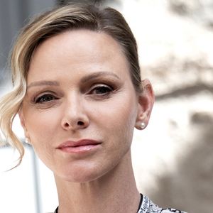 Charlene de Monaco est très impliquée dans la cause animale.

 Le prince Albert II de Monaco, la princesse Charlène de Monaco, le prince Jacques de Monaco, marquis des Baux, et la princesse Gabriella de Monaco, comtesse de Carladès, ont été accueillis à Mur-de-Barrez en aveyron par M. Pierre Ignace, le maire de la commune et membre de la délégation officielle française lors de la récente visite d’État à Monaco. © NivierePool/Bestimage