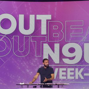 Cyril Hanouna sur le plateau de l'émission "Tout beau, tout n9uf" présentée par C.Hanouna, et diffusé en direct sur W9, Paris, France, le 3 octobre 2025. © Jack Tribeca / Bestimage