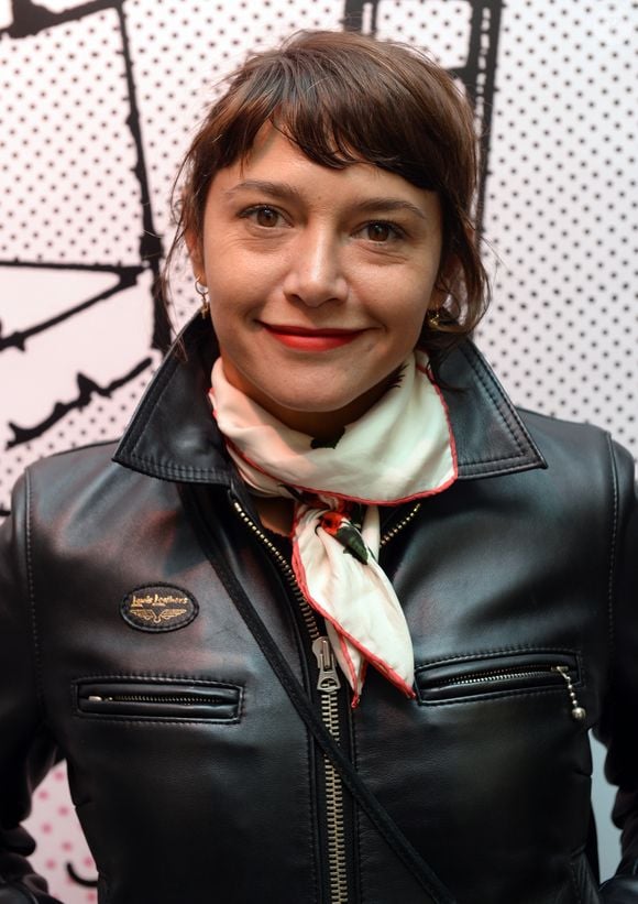 Exclusif - Emma de Caunes à l'inauguration de "la Maison de Noël Amazon" à la Crèmerie de Paris, à Paris, France, le 22 novembre 2018. Du 23 novembre au 2 décembre inclus, Amazon ouvre sa Maison de Noël, une boutique éphémère située à la Crèmerie de Paris (1er arrondissement). Les visiteurs pourront y découvrir les dernières tendances cadeaux ainsi que les offres Black Friday et Cyber Monday. Des ateliers culinaires et des séances de dégustations leur seront également proposés. © Veeren/Bestimage