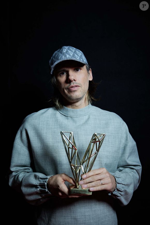 Exclusif - Le rappeur Orelsan (Chanson originale avec "La Quête", Concert avec "Civilisation Tour" et Création audiovisuelle pour "La Quête" réalisé par Victor Haegelin) en backstage de la 38ème cérémonie des Victoires de la musique à la Seine musicale de Boulogne-Billancourt, France, le 10 février 2023. © Moreau-Veren/Bestimage