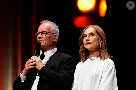Isabelle Huppert et Thierry Frémaux mors de la remise de prix du Festival Lumière 2025 de Lyon, France, le vendredi 17 octobre 2025. © Romain Doucelin/Bestimage.