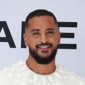 Le chanteur a assisté à un mariage sur la plage de Cannes jeudi 11 septembre.

Slimane - Arrivées au défilé "Stéphane Rolland", Collection Haute Couture Automne/Hiver 2025-2026" lors de la Fashion Week de Paris (PFW) le 8 juillet 2025. © Denis Guignebourg/Bestimage
