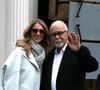 C'est lui, au début des années 1980, qui a lancé la carrière musicale de sa future épouse.
La chanteuse canadienne Céline Dion et son mari René Angelil quittent leur hôtel George V à Paris, France, le 27 novembre 2012.