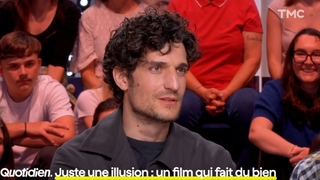 "Elle me maîtrise complètement" : Louis Garrel sans filtre sur sa relation avec sa fille Oumy, dont la mère est Valeria Bruni-Tedeschi