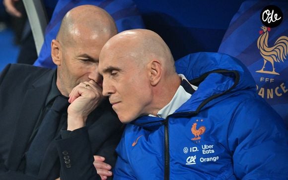 Zinédine Zidane et David Bettoni lors du match de football de la Ligue des nations de l'UEFA opposant la France à l'Italie (1-1) au Stade de France à Saint-Denis, France, le 2 octobre 2026. © Christian Liewig/Bestimage