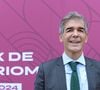 "Quand je me suis fait congédier de Canal en 1999, avec l'arrivée de Jean-Marie Messier - il y a eu un grand plan social -, ça n'a pas été drôle. J'allais être papa en plus, donc ça a été un peu dur. Mais ça fait partie du jeu. Quand on tombe, il faut se relever." 

Xavier de Moulins au prix Qatar Arc de Triomphe à l'Hippodrome de Longchamp le 6 octobre 2024  
© Rachid Bellak / Bestimage