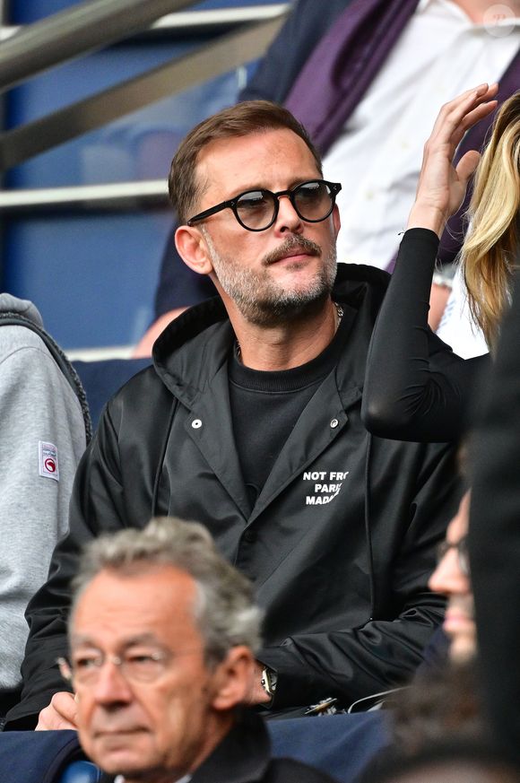 Nicolas Duvauchelle dans les tribunes du match de football de Ligue 1 McDonald's opposant le  RC Lens au Paris Saint-Germain (PSG) (0-2) au Parc des Princes à Paris le 14 septembre 2025. © Christian Liewig/Bestimage