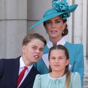 Catherine (Kate) Middleton, princesse de Galles, Le prince George de Galles, La princesse Charlotte de Galles, - Les membres de la famille royale britannique au balcon de Buckingham Palace lors de la cérémonie Trooping the Colour à Londres, le 14 juin 2025. Affecté par le crash du Boeing 787 Dreamliner à Ahmedabad du 12 juin, le souverain et les officiels porteront un brassard noir en hommage aux plus de 270 victimes. Bon nombre d'elles étaient des ressortissants britanniques.
© James Whatling / Bestimage