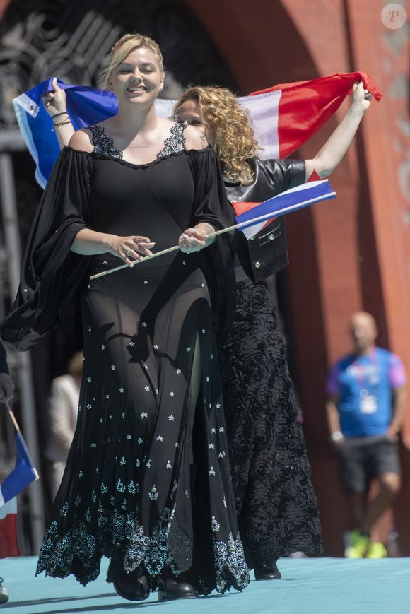 11 mai 2025, Bâle, SUISSE : Louane Emera de France arrive au 69ème Concours Eurovision de la Chanson qui s'est tenu au Rathaus le 11 mai 2025 à Bâle, Suisse. (Crédit image : © Baden Roth/ZUMA Press Wire)