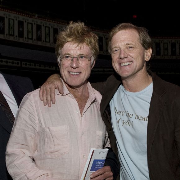 Mais le père de famille a malheureusement dû faire face à la mort de son fils James en 2020 qui s'illustrait lui aussi dans l'industrie du 7ème art en tant que réalisateur et scénariste.

Robert Redford et son fils James Redford lors du gala de bienfaisance "Share The Beat" organisé par James Redford, 13 septembre 2008 - Atlanta, Géorgie, États-Unis. © Crédit photo : Mark Hirsch/ZUMAPRESS.com)