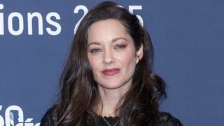 Chevelure romantique et robe suggestive… Marion Cotillard réapparaît et sort le grand jeu aux révélations des César