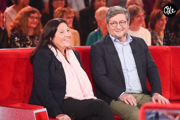 Exclusif - Valérie Manns et Arnaud Duhamel ( enfants de Alain Duhamel ) lors de l'enregistrement de l'émission Vivement dimanche au studio Rive gauche, présentée par M.Drucker, diffusée sur France 3 le 14 juin 2026, à Paris, France, le 5 mai 2026. © Guillaume Gaffiot/Bestimage