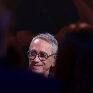 Exclusif - Alain Chamfort lors de l'enregistrement de l'émission Le Grand Echiquier - Spécial Claude François présentée par C.Chazal et A.Manoukian et diffusée le 13 janvier sur France, à l'Opéra royal du château de Versailles, accompagné par l'Orchestre de l'Opéra Royal à Versailles, France, le 16 septembre 2025. Jack Tribeca/Bestimage