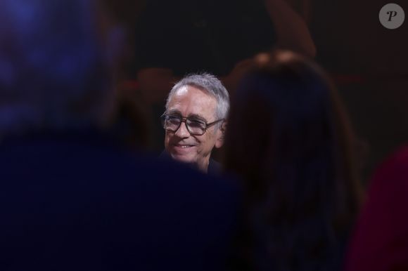 Exclusif - Alain Chamfort lors de l'enregistrement de l'émission Le Grand Echiquier - Spécial Claude François présentée par C.Chazal et A.Manoukian et diffusée le 13 janvier sur France, à l'Opéra royal du château de Versailles, accompagné par l'Orchestre de l'Opéra Royal à Versailles, France, le 16 septembre 2025. Jack Tribeca/Bestimage