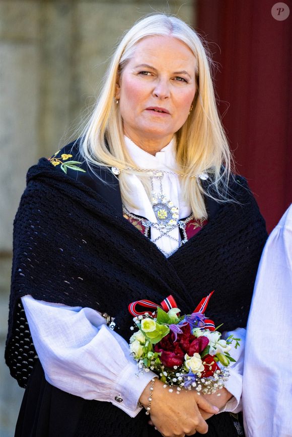 Cette absence a relancé les spéculations concernant son état de santé

La princesse Mette-Marit de Norvège lors de la célébration de la Fête Nationale à Oslo le 17 mai 2025.
Crédit : Backgrid USA / Bestimage