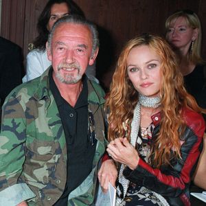 Depuis la mort de son père, cette maison a été vendue à une société de promoteurs

Vanessa Paradis et son père André au défilé Chanel 2003/2004. RINDOFF-BORDE / BESTIMAGE