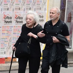 La dernière sortie publique de Jacqueline remonte aux obsèques de Jane Birkin, en 2023.
Jacqueline Gainsbourg (soeur de Serge Gainsbourg) - Arrivées des célébrités aux obsèques de Jane Birkin en l'église Saint-Roch à Paris. Le 24 juillet 2023 © Jacovides-KD Niko / Bestimage