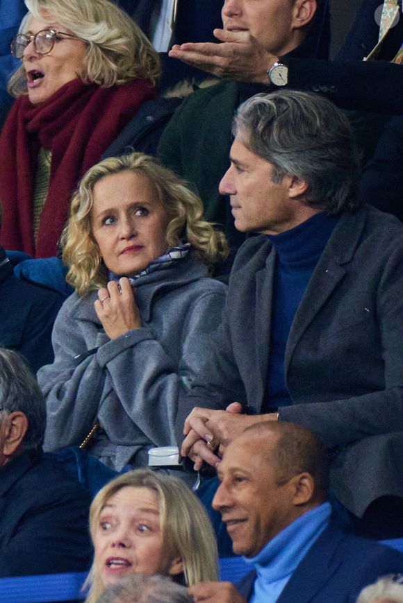 Laurent Solly (Président de Facebook France) et sa femme Caroline Roux - People des les tribunes de la coupe du Monde de Rugby France 2023 - Match de quart de finale "France-Afrique du Sud (28-29)" au Stade de France à Saint-Denis 15 octobre 2023. © Moreau-Jacovides/Bestimage