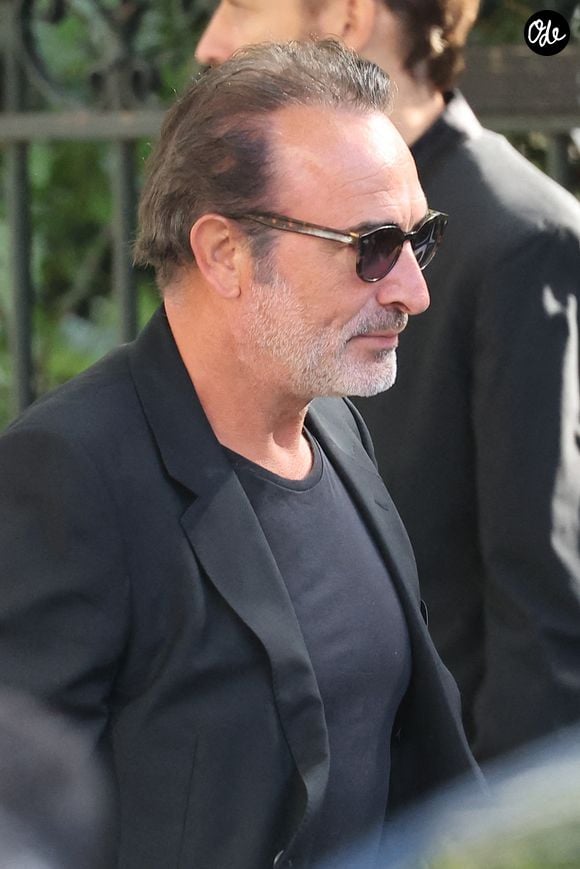 Jean Dujardin - Arrivées aux obsèques de Nicolas Altmayer en l’Église de Saint-Germain-des-Prés à Paris le 31 aout 2026. 

© Dominique Jacovides-Cyril Moreau/Bestimage