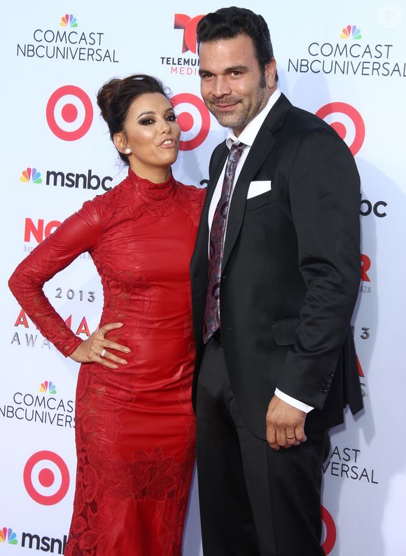 Eva Longoria, Ricardo Chavira arrivent à la soirée "2013 NCLR ALMA Awards" a l'Auditorium de Pasadena en Californie, le 27 septembre 2013