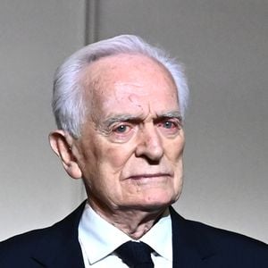 Exclusif - Philippe Labro est décoré de la Légion d’honneur par le président de la République Française au palais présidentiel de l'Elysée à Paris, France. © Guillaume Gaffiot/Bestimage