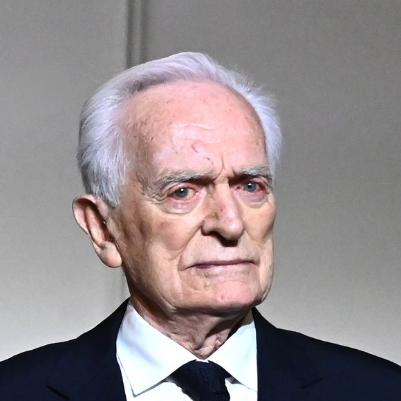 Exclusif - Philippe Labro est décoré de la Légion d’honneur par le président de la République Française au palais présidentiel de l'Elysée à Paris, France. © Guillaume Gaffiot/Bestimage
