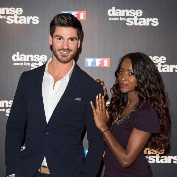Hapsatou Sy et son danseur Jordan Mouillerac lors du photocall de présentation du jury et des nouveaux couples de "Danse avec les Stars" au siège de TF1 à Boulogne-Billancourt, le 28 septembre 2017. © Pierre Pérusseau/Bestimage