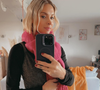 Elle explique : "J'ai un diastasis abdominal très important. Ma paroi abdominale est scindée en 2. Je n'ai plus rien sur le devant (...) Ça me provoque énormément de douleurs et une opération va être inévitable". 

Roxane Augoyard sur Instagram @Instagram
