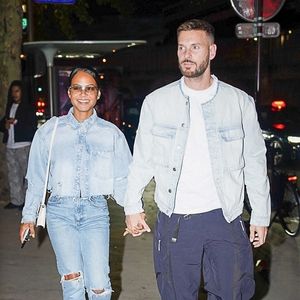 Christina Milian et M. Pokora ont été aperçues à leur arrivée au concert de Drake à Paris dans des tenues en jean assorties.
© Backgrid USA / Bestimage