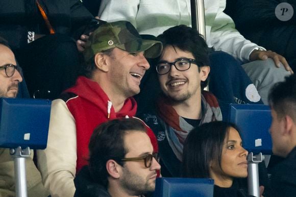 Sean Obispo a décidé de suivre un chemin différent de celui de ses parents.

Michaël Youn et Sean Obispo, La chanteuse Shy'm et son nouvel ami Keziah Derard - People dans les tribunes lors du match de ligue des champions entre le PSG et l'AC Milan au Parc des Princes à Paris le 25 octobre 2023. © Cyril Moreau/Bestimage