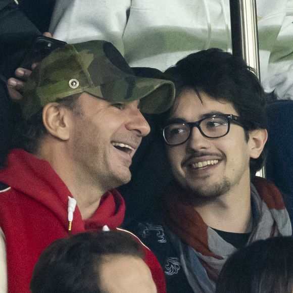 Sean Obispo a décidé de suivre un chemin différent de celui de ses parents.

Michaël Youn et Sean Obispo, La chanteuse Shy'm et son nouvel ami Keziah Derard - People dans les tribunes lors du match de ligue des champions entre le PSG et l'AC Milan au Parc des Princes à Paris le 25 octobre 2023. © Cyril Moreau/Bestimage