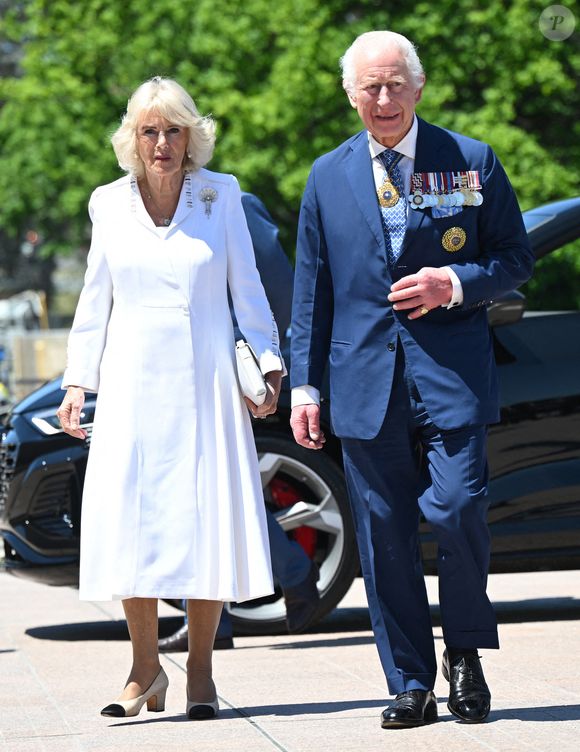 Le roi Charles III et la reine Camilla arrivent au Mémorial australien de la guerre à Canberra, pour commémorer le service et le sacrifice des vétérans des forces de défense australiennes, au deuxième jour de leur visite en Australie et aux Samoa. Lundi 21 octobre 2024. Photo par Victoria Jones/PA Wire/ABACAPRESS.COM