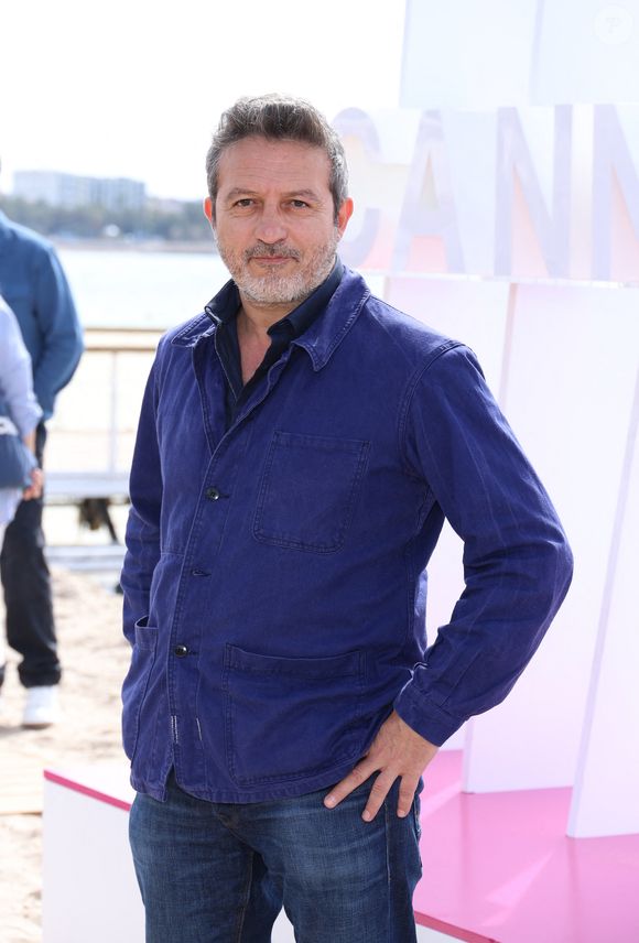 Farouk Bermouga - Photocall de "Demain nous appartient" lors du 7ème festival international Canneséries à Cannes, le 6 avril 2024. 
© Denis Guignebourg / Bestimage