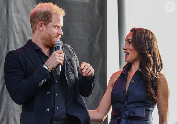 Le prince Harry et Meghan Markle, duc et duchesse de Sussex, sont montés sur scène lors du concert One805 Live. © Amy Katz/ZUMA Press Wire / Bestimage