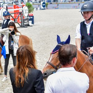 Sa mère était présente pour l’encourager et lui apporter tout son soutien.

Nicolas Sarkozy, sa femme Carla Bruni et leur fille Giulia Sarkozy après le prix Kids Cup L’Envol dans l'Espace VIP lors de la 10ème édition du "Longines Paris Eiffel Jumping" à la Plaine de Jeux de Bagatelle à Paris, France, le 21 juin 2024. © Perusseau-Veeren/Bestimage