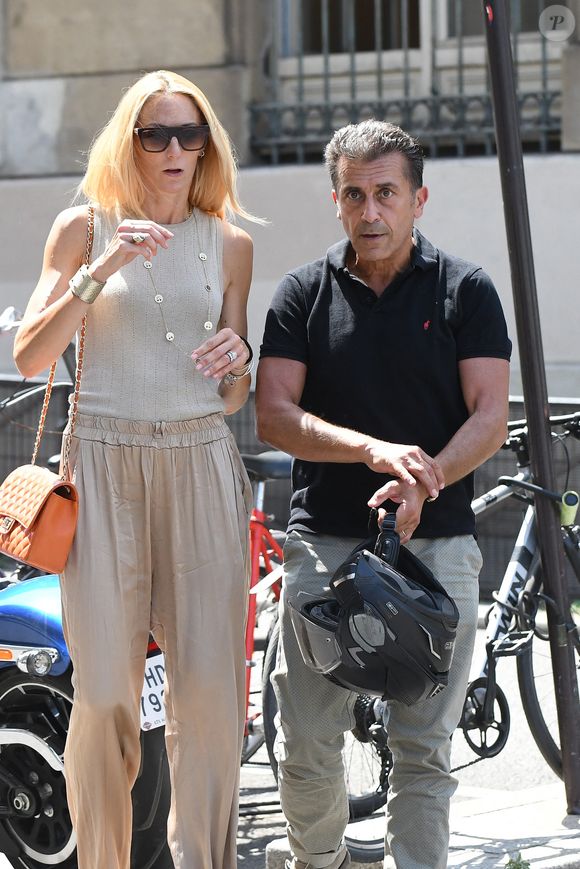 Albert Kassabi (Bébert du groupe Les Forbans) et sa femme Astrid - J.L.Lahaye s'est marié en secondes noces avec sa compagne P.Aubin à la mairie du 18ème arrondissement de Paris, le 2 juillet 2025. 

Photo : Agence / Bestimage