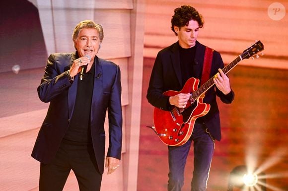 Photo : Exclusif - Frédéric François et son petit-fils Matéo lors de  l'enregistrement de l'émission Vivement dimanche présentée par M.Drucker  aux studios Rive Gauche, à Paris, France, le 1er octobre 2025. Diffusion