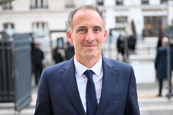 Raphael Glucksmann lors de la cérémonie d'intronisation de Robert Badinter, ancien ministre de la Justice, au Panthéon à Paris, France, le 9 octobre 2025. © Eliot Blondet/Pool/Bestimage