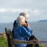 "Il n'y a pas de recette miracle, mais..." : La clé pour vivre jusqu'à 100 ans selon Olivier Guérin, professeur en gériatrie