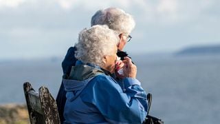 "Il n'y a pas de recette miracle, mais..." : La clé pour vivre jusqu'à 100 ans selon Olivier Guérin, professeur en gériatrie