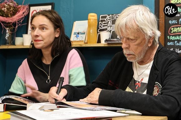 Renaud est en effet le père de son ancienne épouse, Lolita Séchan

Exclusif - Le chanteur Renaud (Séchan) en dédicace à l'occasion de la sortie de "Renaud le livre" signé Erwan L'Eléouet et préfacé par sa fille Lolita Séchan, à la Libraire bordelaise Les 400 Coups de P.Poutou à Bordeaux, France, le 28 mars 2026. © Fabien Cottereau/Bestimage
