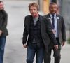 La famille du comédien demande le respect de sa vie privée en cette période difficile.

Martin Short est photographié le 26 janvier 2026 à son arrivée au Jimmy Kimmel Live à Los Angeles. L'acteur et comédien de 75 ans portait une chemise à boutons en flanelle sous un manteau court gris associé à un jean en denim.

The ImageDirect / Bestimage