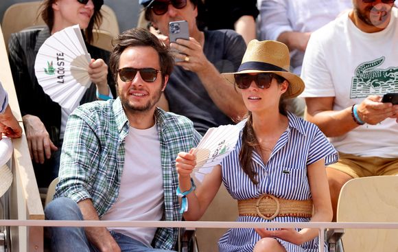 Le chanteur Vianney et sa femme Catherine Robert en tribunes lors des Internationaux de France de tennis de Roland Garros 2023, à Paris, France, le 9 juin 2023. © Jacovides-Moreau/Bestimage