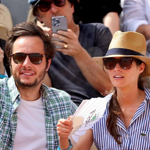 Le chanteur Vianney et sa femme Catherine Robert en tribunes lors des Internationaux de France de tennis de Roland Garros 2023, à Paris, France, le 9 juin 2023. © Jacovides-Moreau/Bestimage