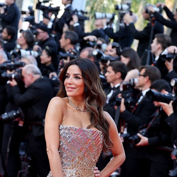 Eva Longoria monte les marches pour la cérémonie de clôture du 79ème Festival International du Film de Cannes, le 23 mai 2026. 

© Jacovides / Moreau / Bestimage